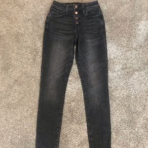 Black Arizona high-rise skinny jeans. These jeans are new and are unused.